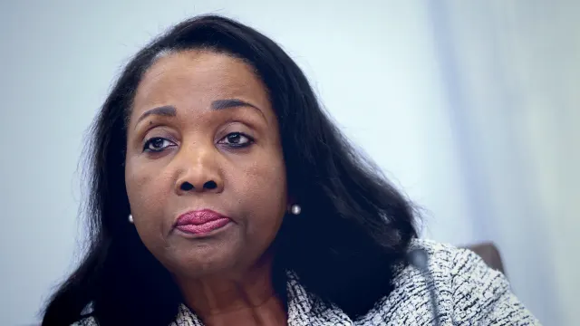 Federal Reserve Gouverneurin Lisa Cook sieht sich erneuter Prüfung wegen Hypothekenvorwürfen gegenüber