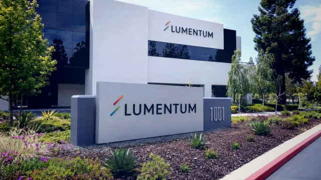 Lumentum meldet 1 Milliarde Dollar Umsatz, angetrieben durch die Nachfrage nach KI im Q4 2026