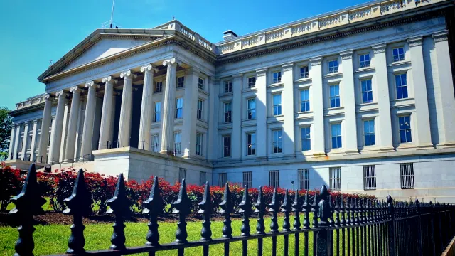 Zinsen der US-Staatsverschuldung erreichen Rekordhöhe von 1,37 Billionen Dollar angesichts steigender wirtschaftlicher Belastungen