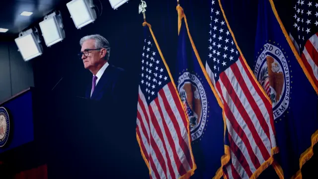 Zinsen der US-Schulden übersteigen Verteidigungsausgaben, während die Gesamtschulden 40 Billionen Dollar nähern