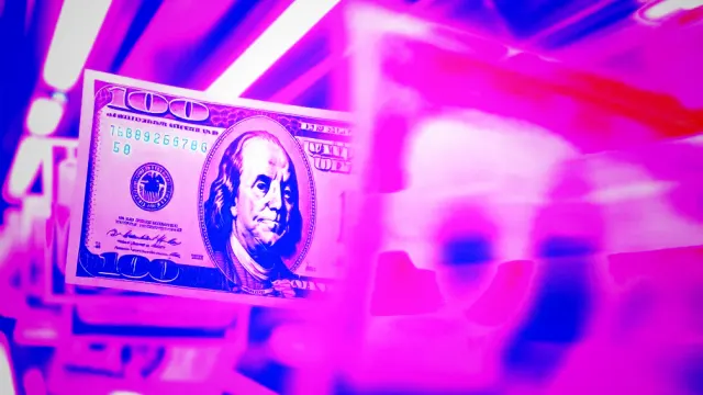 Hombre de Louisiana Pierde $30,000 ante Estafadores que se Hacen Pasar por Investigadores Bancarios