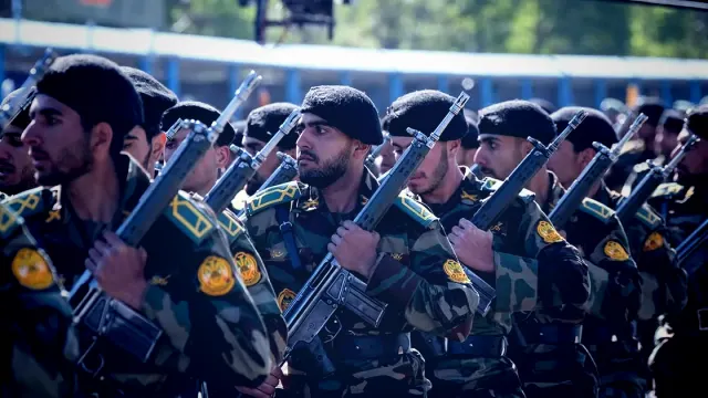 Iran ändert Militärstrategie und warnt vor strategischen Überraschungen im laufenden Konflikt
