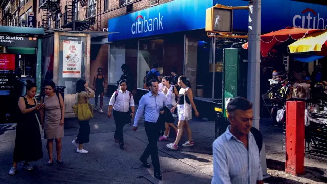 Los Estrategas de Citigroup Prevén un Panorama Bajista para el Dólar Estadounidense Ante Cambios en la Política de la Fed