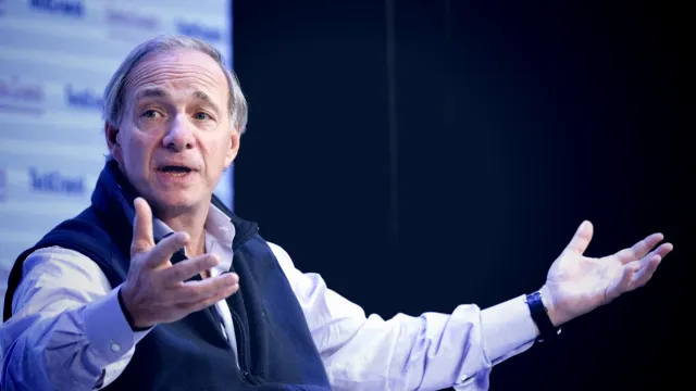 Ray Dalio Avertit d'une Crise de la Dette aux États-Unis, Plaide pour le Bitcoin et l'Or comme Couverture