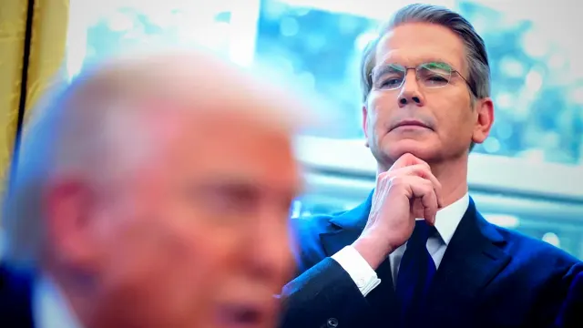 Trump Behauptet, Finanzminister Handelte Unabhängig bei Intervention im Anleihemarkt