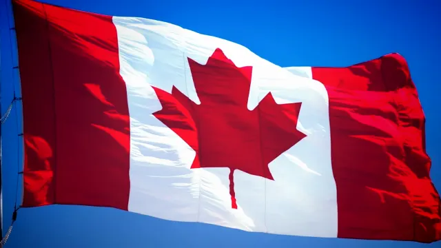 Canadá Anuncia Aranceles de Represalia sobre Productos Estadounidenses en Medio de Tensiones Comerciales