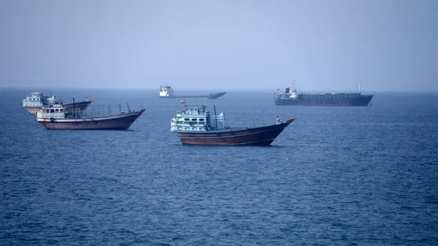 Irán Incluye en su Lista Negra a 45 Petroleros en Medio de la Escalada de Tensiones en el Estrecho de Ormuz