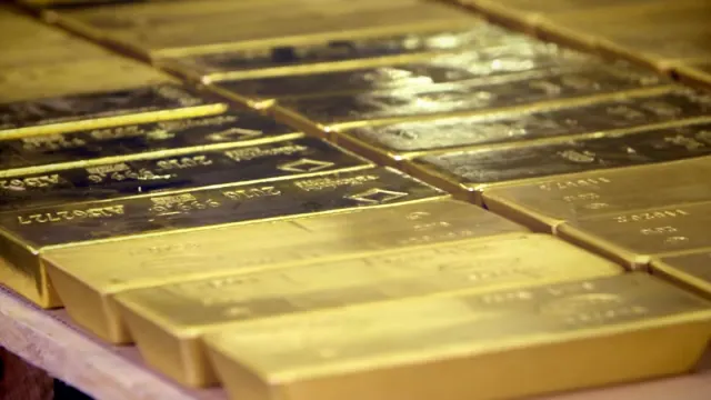 Goldpreise steigen aufgrund geopolitischer Spannungen und Dollar-Schwäche