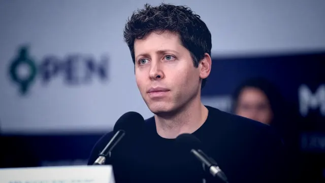 Sam Altman von OpenAI skizziert ehrgeizige Pläne für humanoide Roboter bis 2027