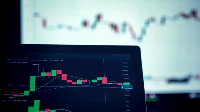 Coinbase y Webull Mejoran su Asociación en el Comercio de Criptomonedas para 25 Millones de Usuarios
