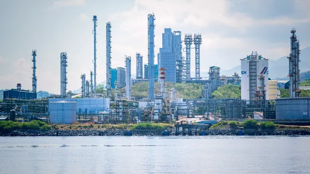 OPEC+ Mantiene Política de Producción de Petróleo en Medio de Tensiones en Oriente Medio