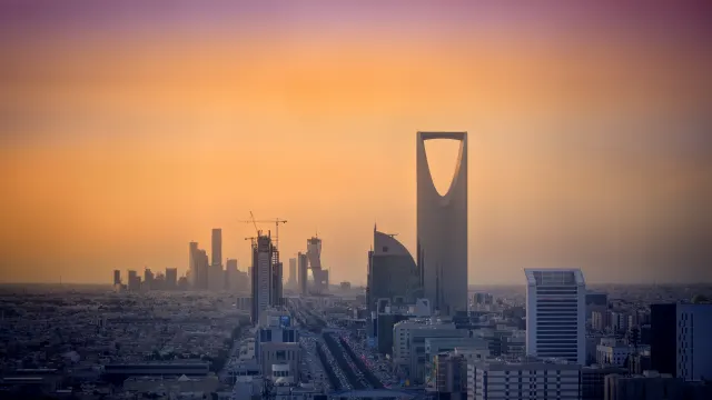 Pezeshkian de Irán Asegura que No Hay Guerra con Arabia Saudita Tras Ataque a Oleoducto