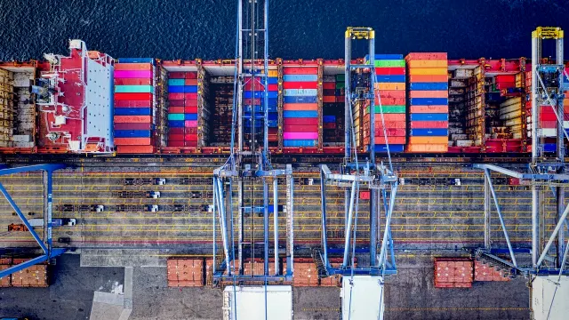 La Banque d'Angleterre restructure ses ventes de gilts, suspendant les enchères à long terme jusqu'en 2026