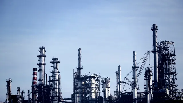 Proxies respaldados por Irán atacan la infraestructura petrolera de Arabia Saudita en medio de crecientes tensiones regionales
