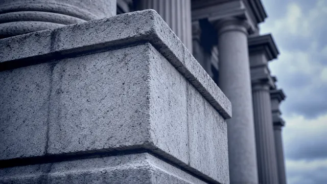 Beamte der Federal Reserve warnen vor anhaltenden Inflationsrisiken über 2%