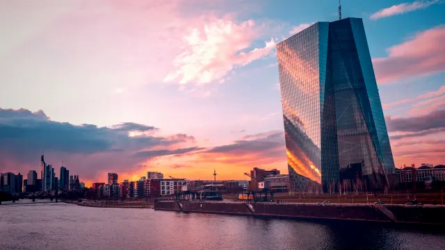 Europäische Zentralbank schlägt Abschaffung der Reserveanforderung für Stablecoins im MiCA-Regelwerk vor